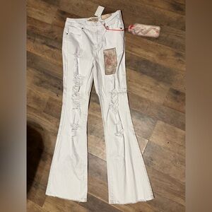 Elite Jeans High Rise White Distressed Flare Jeans size 7-8 31 inseam nwt